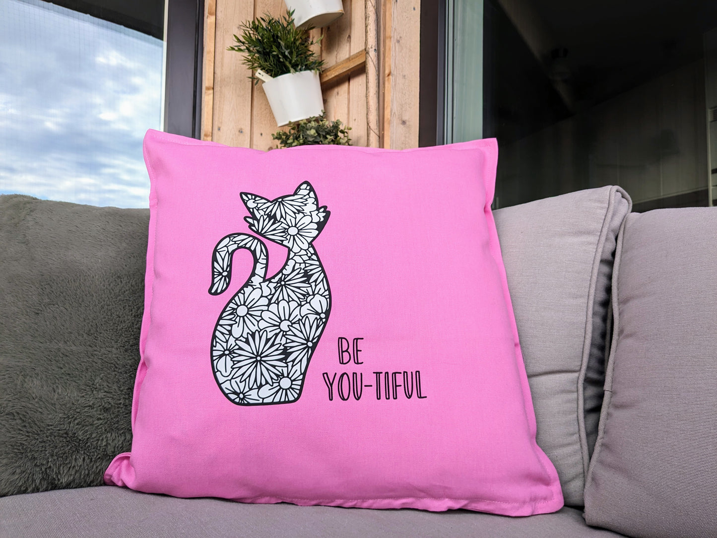 Kuddfodral/Pillow case BE-YOU-TIFUL for couch and bed
