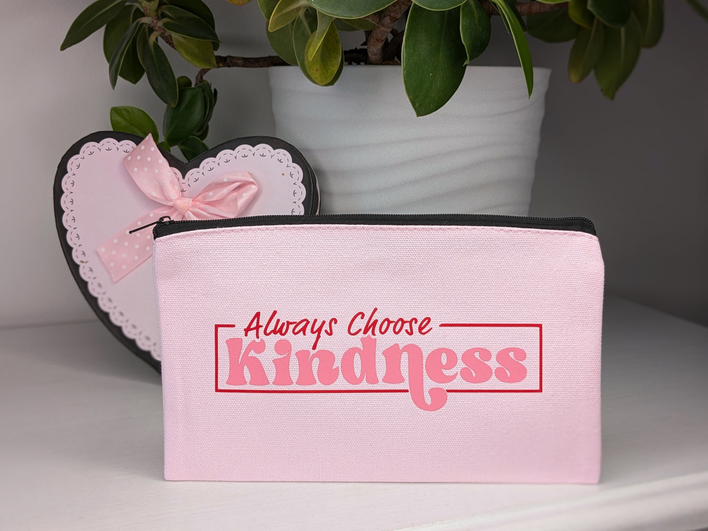 Necessär i rosa/pink zipper bag "Always choose Kindness"