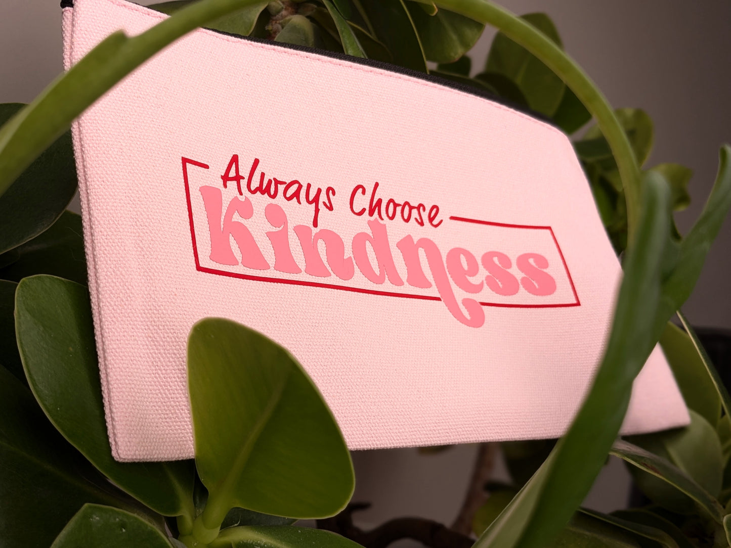 Necessär i rosa/pink zipper bag "Always choose Kindness"