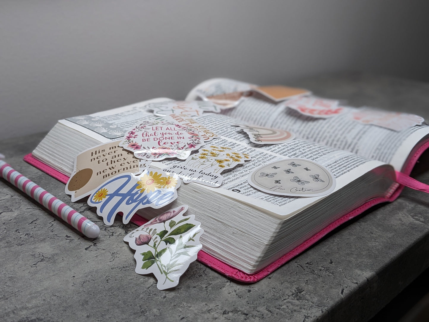 Stickerpack, surprise bundle + Magnetic bookmark
