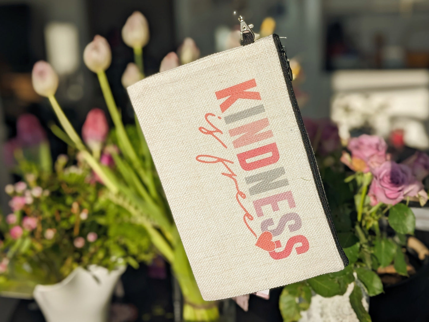 Necessär/Zipper bag "Kindness is free, sprinkle it everywhere"