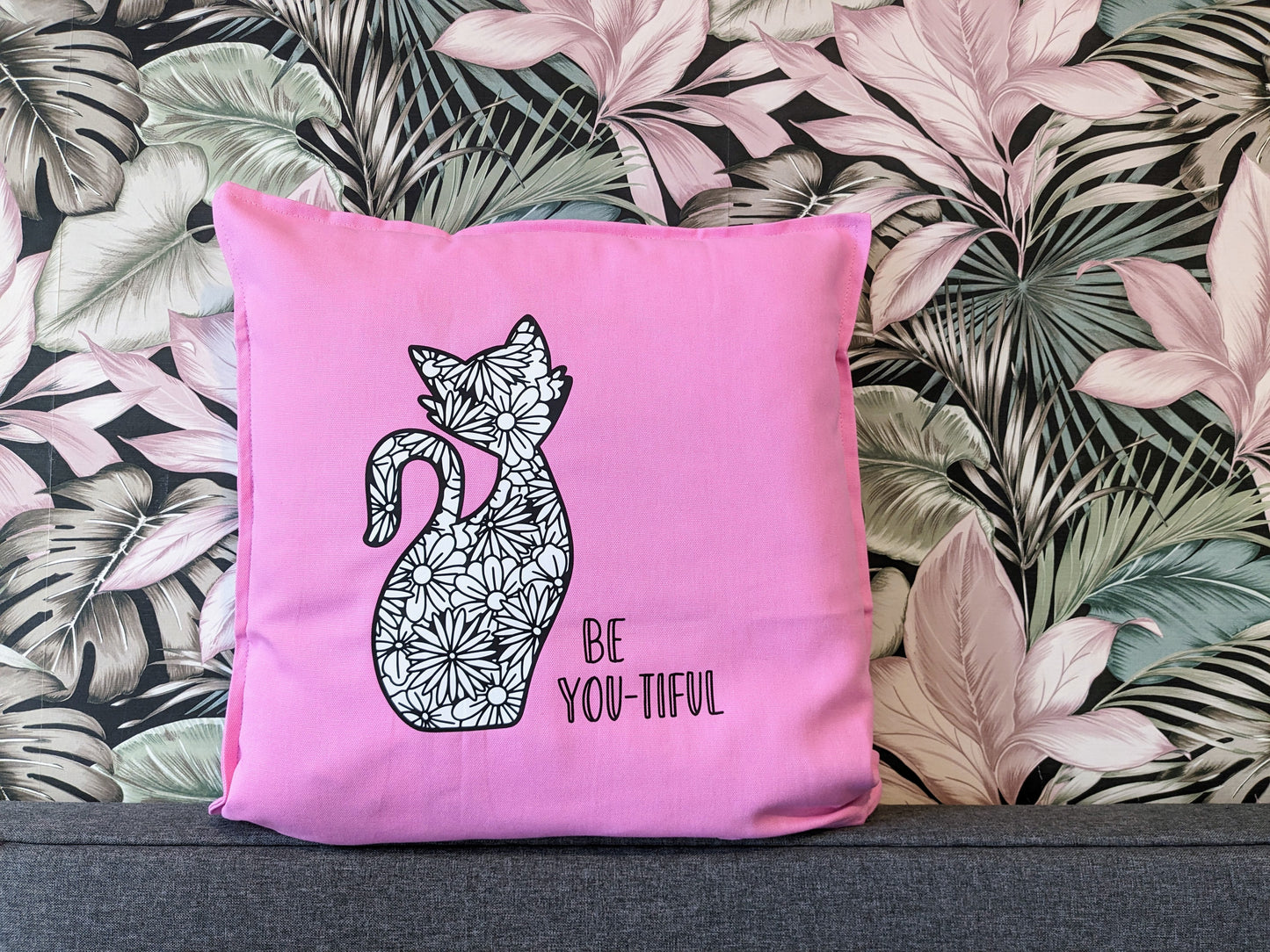 Kuddfodral/Pillow case BE-YOU-TIFUL for couch and bed